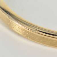 Vintage bangle in 333 yellow gold with a clear design language