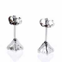 Exclusive stud earrings in 585 white gold with natural diamonds