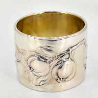 Antikes Tafelsilber - Annodazumal Antikschmuck: Jugendstil Serviettenring aus 800er Silber mit Quittenrelief kaufen