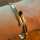 Antikschmuck - Annodazumal Antikschmuck: Vintage-Armreif aus 585er Gelbgold mit Saphir-Cabochon und Diamant in Zargenfassung, klare Form der 1980er Jahre, mit Scharnier und Sicherheitsverschluss