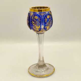Antikes Glas - Annodazumal Antikschmuck: Antikes Weinglas von Moser Karlsbad, kobaltblau unterfangen mit Golddekor und facettiertem Schaft, um 1880