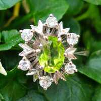 Vintage Damenring „Feuillage Vert“ aus 750er Weißgold mit Peridot & Diamanten – 1960/70er Jahre