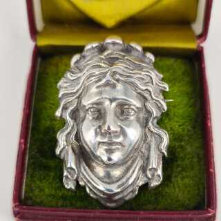 Jugendstil Silberbrosche mit Damenportrait um 1900, € 395,00