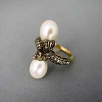 Bypass gold ring with diamonds and pearls