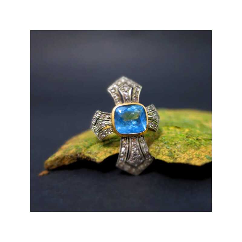 Kreuzformiger Ring Mit Aquamarin Und Diamanten 1 450 00