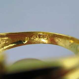 Extraordinary ladies gold ring lavishly set with diamonds
