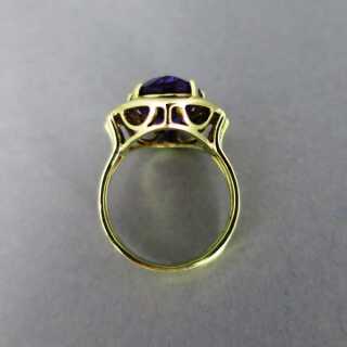 Handgefertigter Ring in Gold mit Amethyst