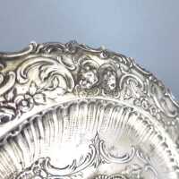 Silberteller mit reichem Reliefdekor Neobarock