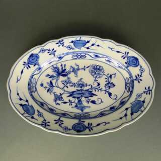 Serving plate porcelain onion pattern