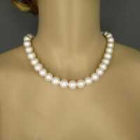 Schöne vintage Damen Kette aus weißen Perlen...