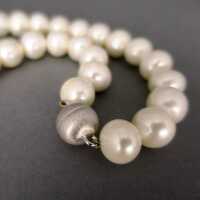 Exclusive vintage ladies necklace made from large white pearls