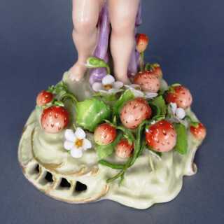 Footed porcelain bowl with putto and strawberries