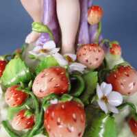 Porzellanschale mit Putto und Erdbeeren, Plaue