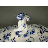 Schöne Porzellan Deckelschale mit Zwiebelmuster Blau Porzellanmanufaktur Meissen