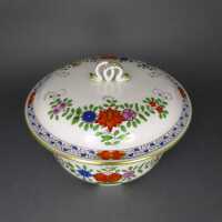 Porcelain lided bowl Meissen, india flower