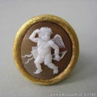 Gold plated ring with putto cameo