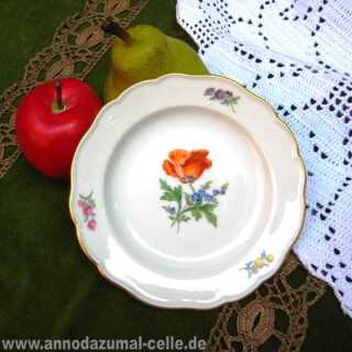 Painted porcelain plate Meissen poppy motif