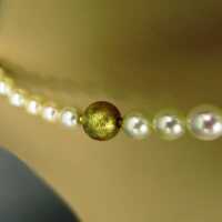 Schöne Kette aus großen Akoya-Perlen mit Goldverschluss