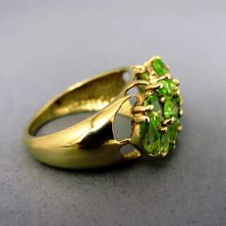 Prächtiger vintage Damen Ring in Gold mit vielen navettenförmigen Peridots