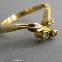 Delicate floral gold ring with diamonds
