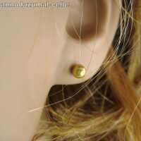 Wonderful delicate button stud earrings in 18 k gold