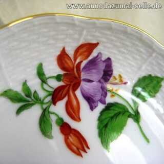 Mocha porcelain cup with flower motif Meissen