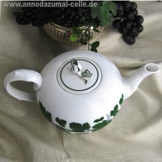 Tea pot porcelain wine leaves, Meissen