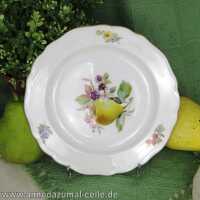 Porcelain plate with pear motif Meissen