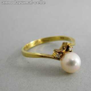 Delicate diamond and pearl gold ring