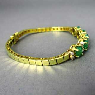 Prächtiges goldenes Damen Armband mit großen Smaragden und Brillanten