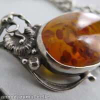 Floral collier with huge amber cabochon