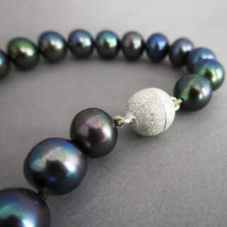 Anthrazite colored pearl great necklace with silver clasp vintage ladys jewelry