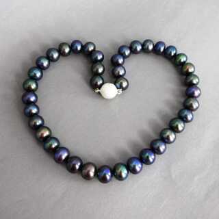 Prächtige Damen Ketten mit Perlen in Anthrazit mit Magnetverschluss