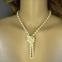 Lange Art Deco Akoya Perlen Kette mit schönem Verschluss in Weißgold