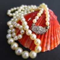 Schöne Kette mit Akoyaperlen und Platinverschluss vintage Damen Schmuck 
