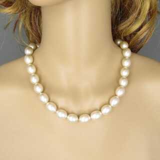 4-teiliges Schmuck Set für die Dame mit Perlen und Goldschließen