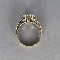 Elegant ladys ring with six diamonds in gold mounting