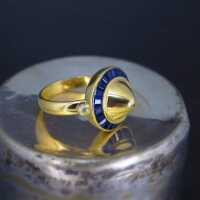 Außergewöhnlicher goldener Damen Ring mit kissenförmigen Saphiren