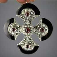 Prächtiger Kreuzanhänger in Silber mit Onyx, Perlen und...