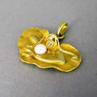 Romantischer Jugendstil Anhänger für Damen mit Perle in Gold Frau Relief