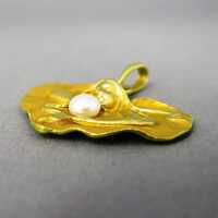 Romantischer Jugendstil Anhänger für Damen mit Perle in Gold Frau Relief