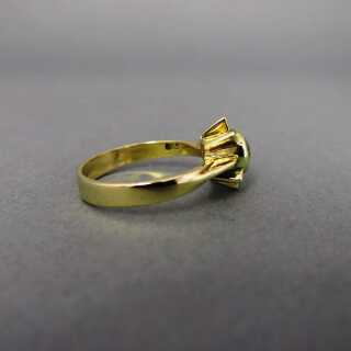 Modern gold ring with solitaire diamond