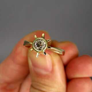 Modern gold ring with solitaire diamond
