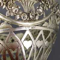 Durchbrochenes Silberkörbchen mit Rosendekor