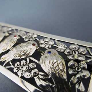 Große durchbrochene Jugendstil Brosche mit Vogelmotiv Silber mit Edelsteinen