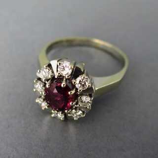 Zauberhafter Damen Ring in Weißgold mit Rubin and Brillanten Blütenform