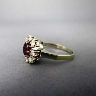 Zauberhafter Damen Ring in Weißgold mit Rubin and Brillanten Blütenform