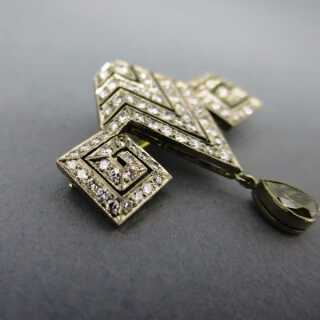 Precious ladys Art Déco high quality white gold brooch filled with many diamonds