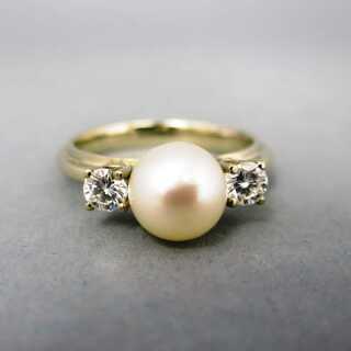 Ring in Weißgold mit Perle und Brillanten