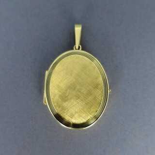 Goldenes ovales Medaillon für zwei Fotos